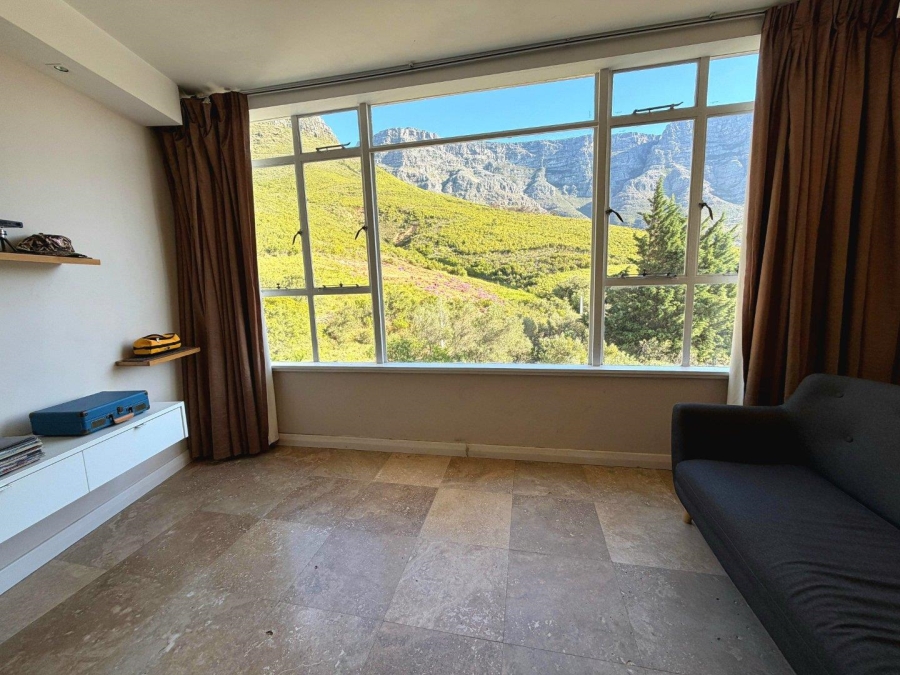 1 Bedroom Property for Sale in Vredehoek Western Cape